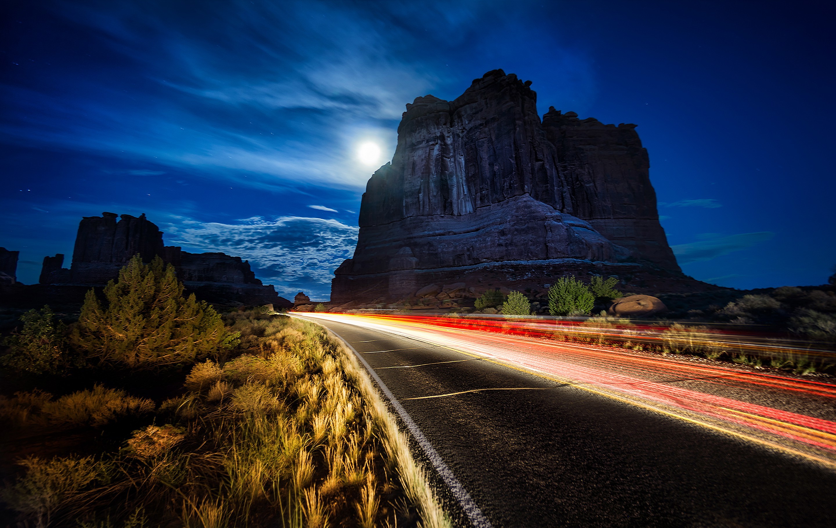 Night Road Utah Usa Landscape Arches National Park Wallpapers Hd Desktop And Mobile Backgrounds 2880x1819