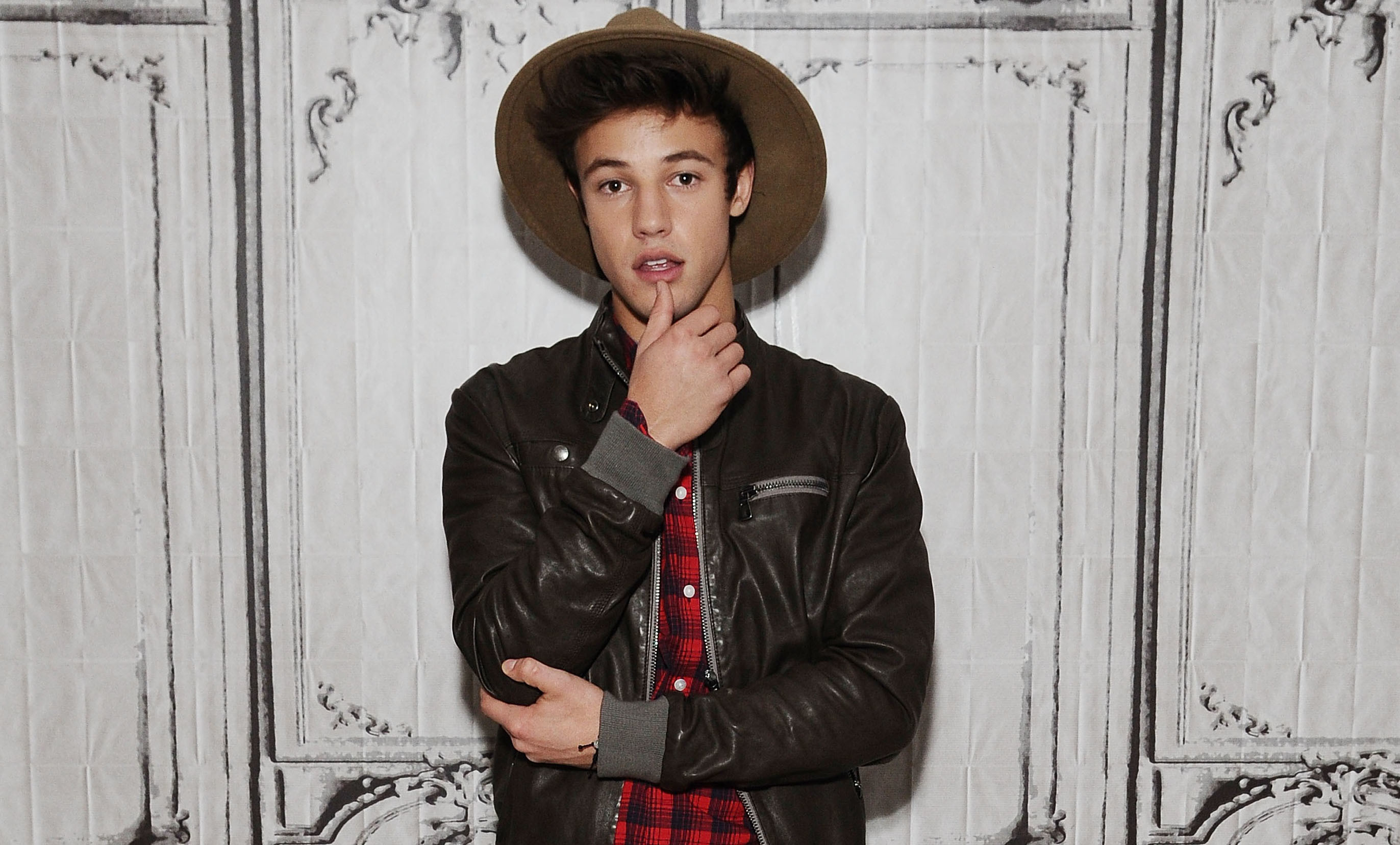 41 Images About Cameron Dalles On We Heart It See More About Cameron Dallas Wallpapers 2744x1657