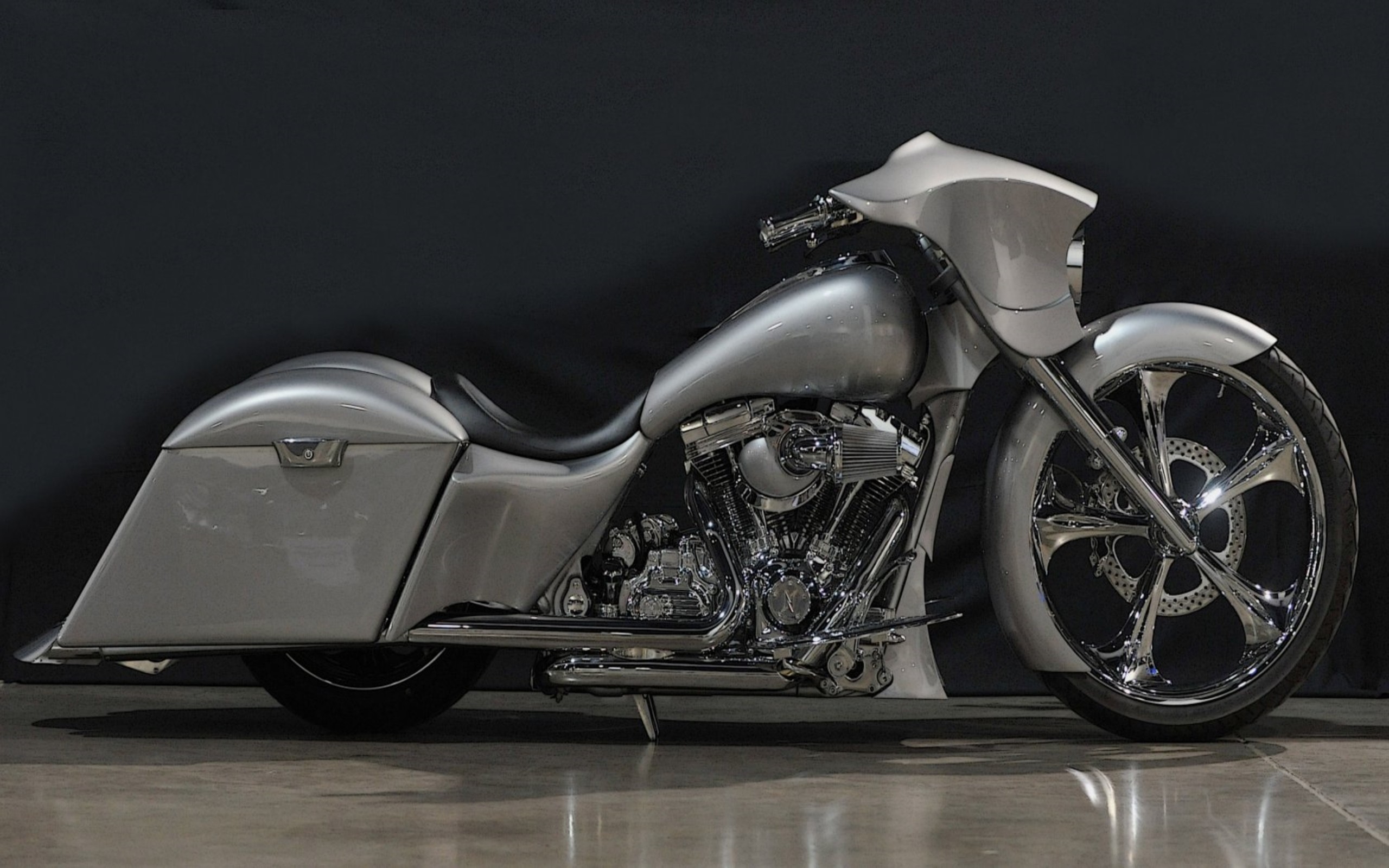 Harley Davidson Custom Bagger 2560x1600