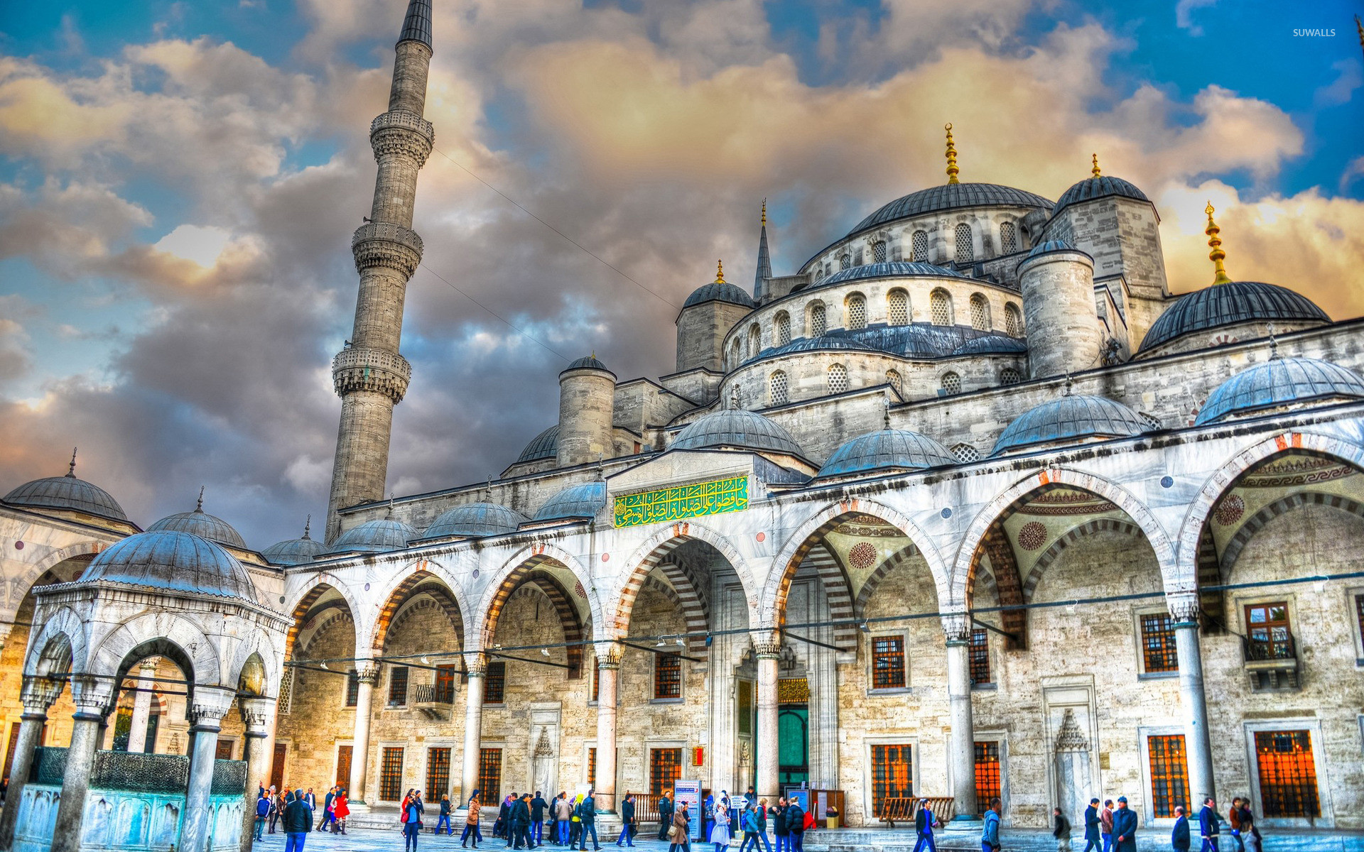 Visitors Around Sultan Ahmed Mosque Wallpaper 1920x1200